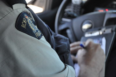 Image of an officer writing a traffic ticket