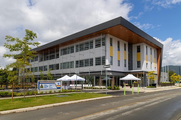 Picture of the new modernized North Cowichan/Duncan RCMP Detachment.