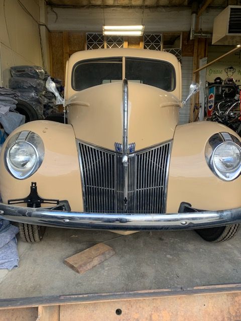 1940 Ford pickup frontal view