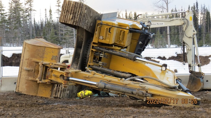 machinerie lourde renversée