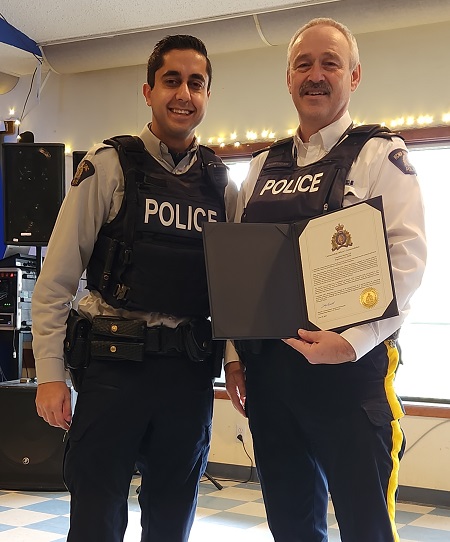 Constable Gill receiving an award